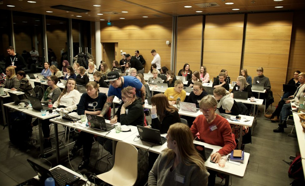 Cybersecurity training by Future Female and HelSec crowded the room