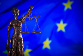 Lady Justice and the EU flad